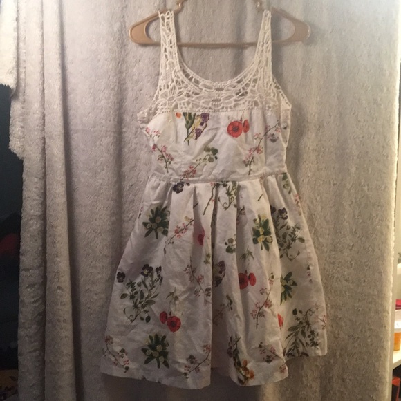 Floral Spring Dress - Picture 2 of 4